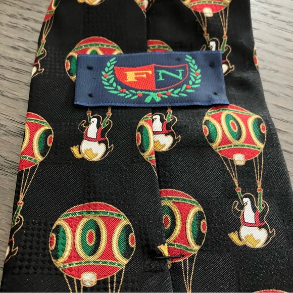 Penguin black tie - Picture 3 of 4